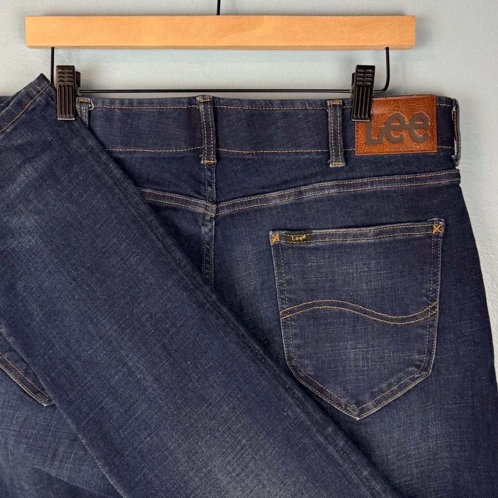 Lee Extreme Motion MVP Mens 36x33 Dark Blue Slim Straight Stretch Denim Jeans